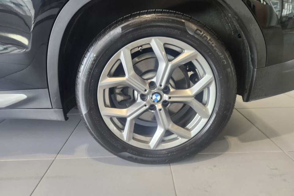 2023 BMW X3 - Image 3