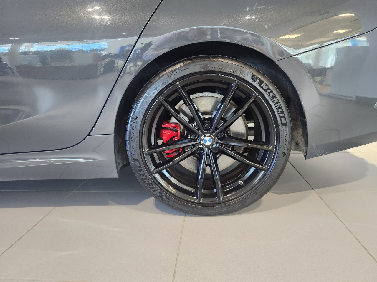 2024 BMW 3 Series - Image 3