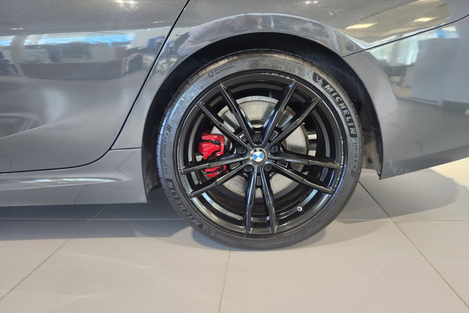 2024 BMW 3 Series - Image 3