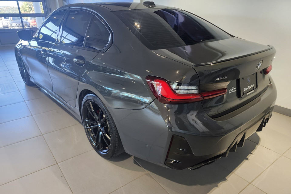 2024 BMW 3 Series - Image 4