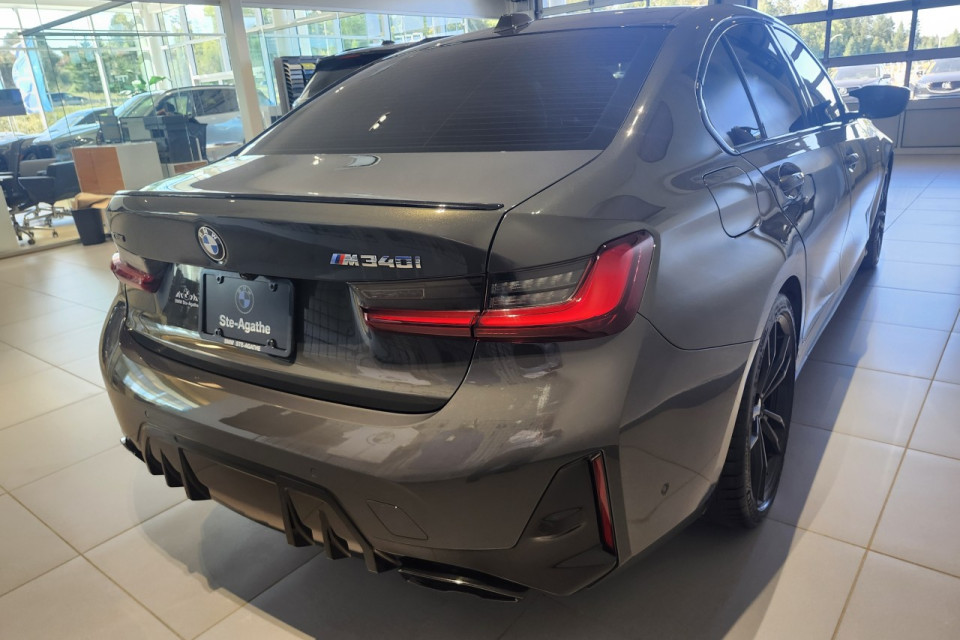 2024 BMW 3 Series - Image 8