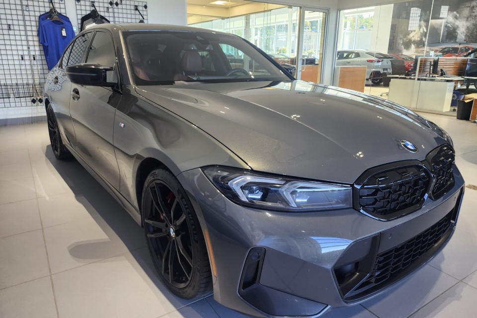 2024 BMW 3 Series - Image 9