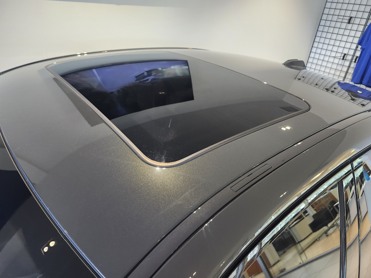 2024 BMW 3 Series - Image 11