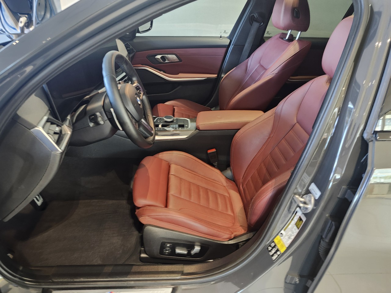 2024 BMW 3 Series - Image 12