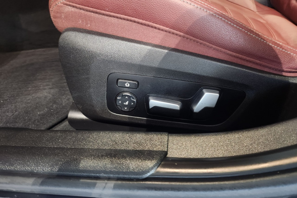 2024 BMW 3 Series - Image 13