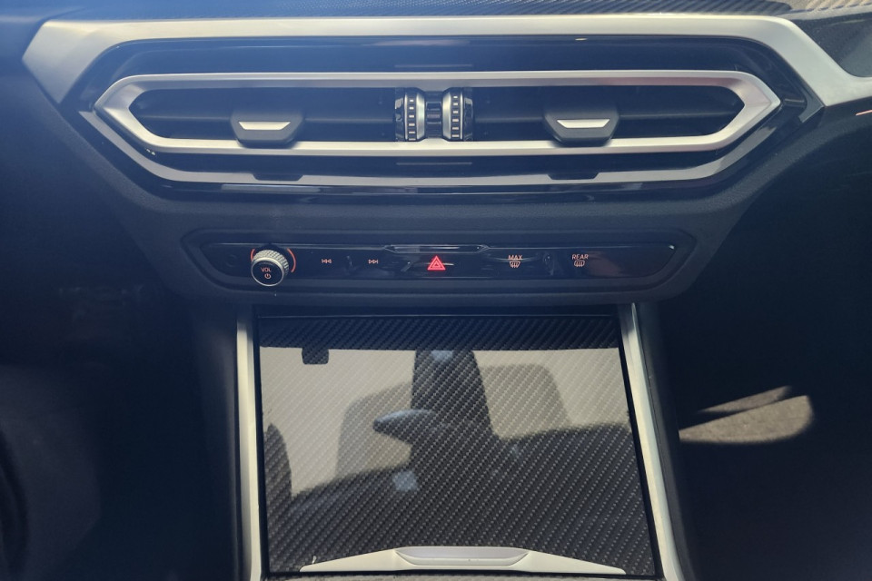 2024 BMW 3 Series - Image 19