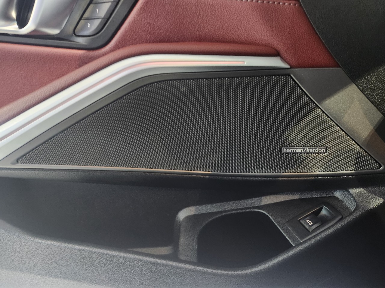 2024 BMW 3 Series - Image 21