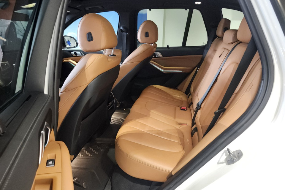 2022 BMW X5 - Image 12