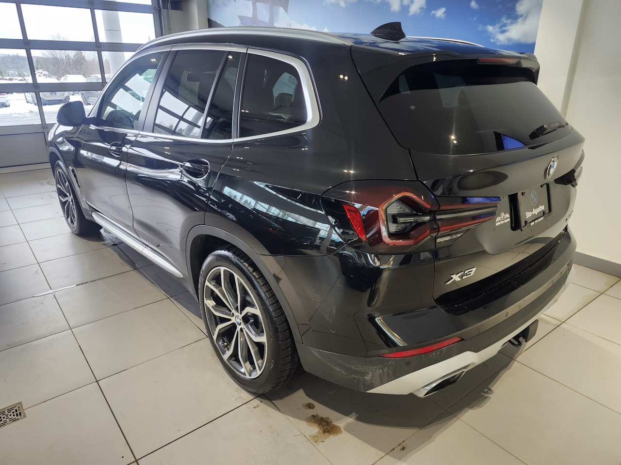 2023 BMW X3 - Image 3