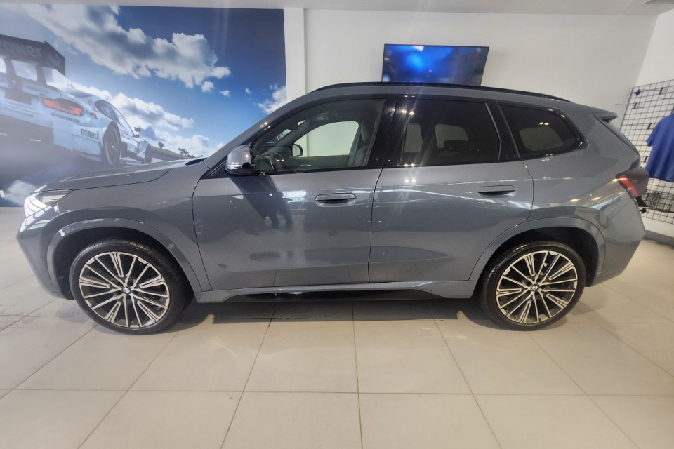 2023 BMW X1 - Image 3