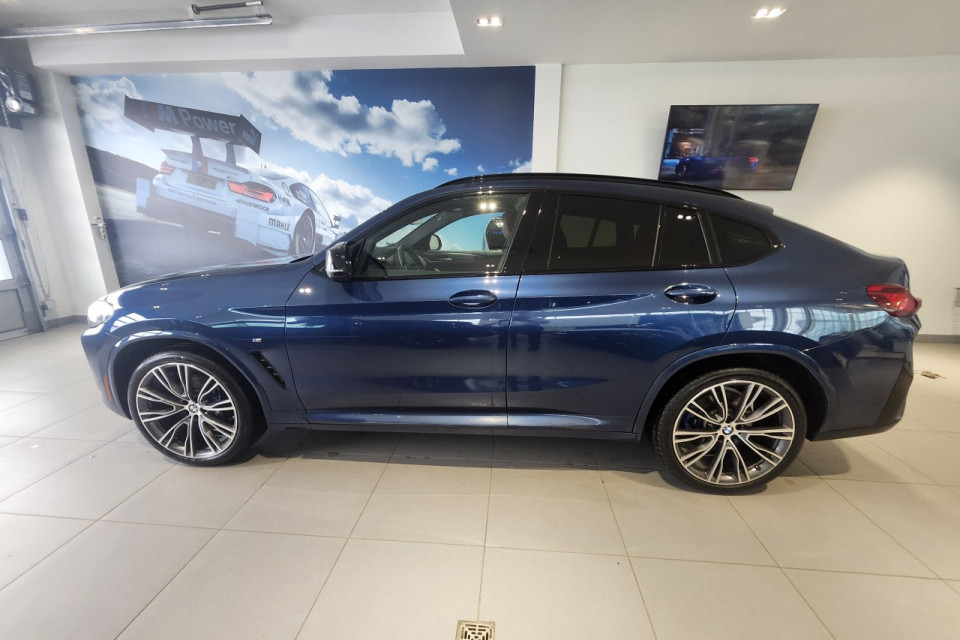 2023 BMW X4 - Image 2