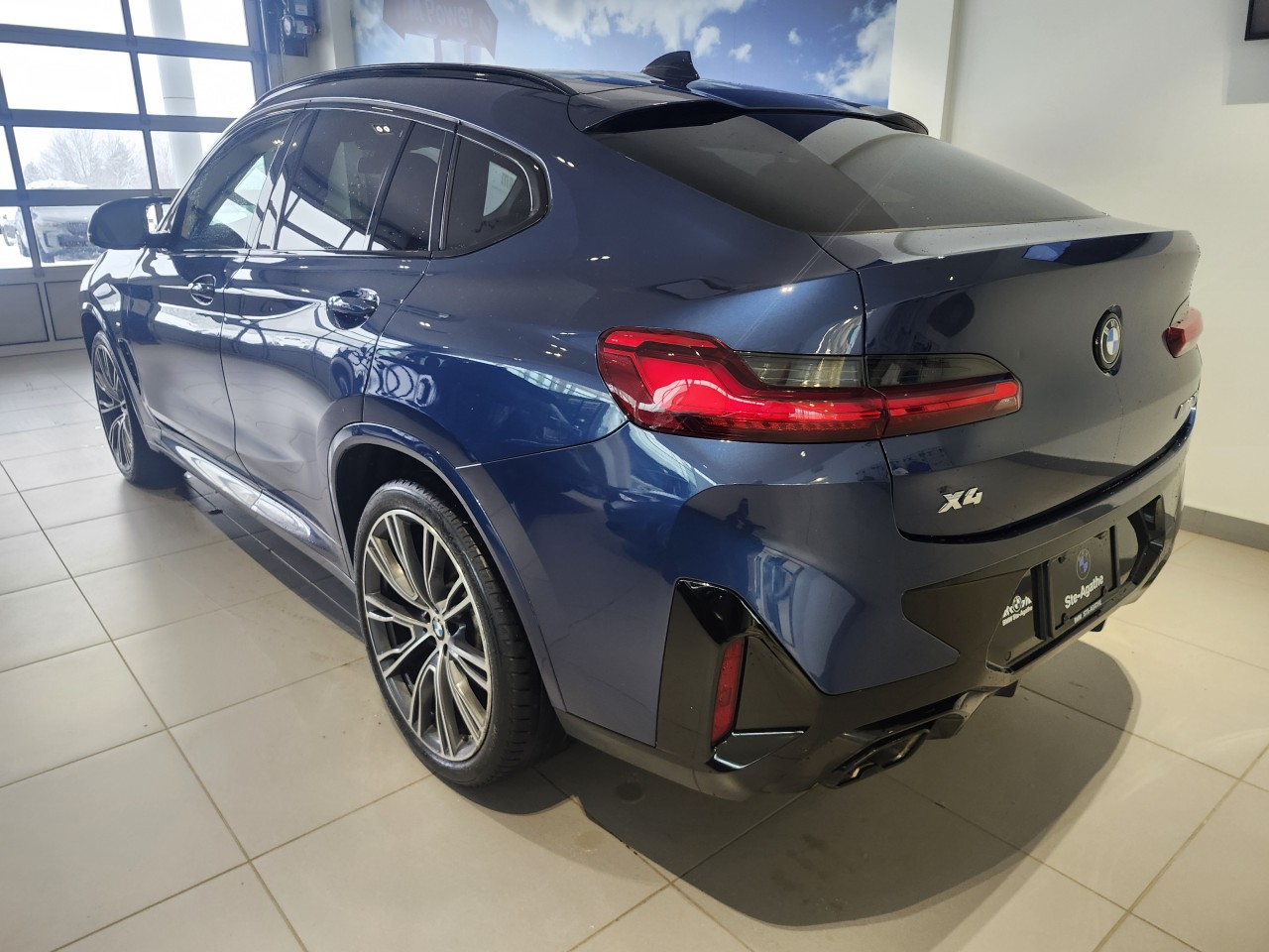 2023 BMW X4 - Image 3