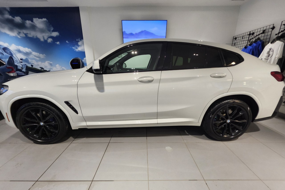 2023 BMW X4 - Image 2