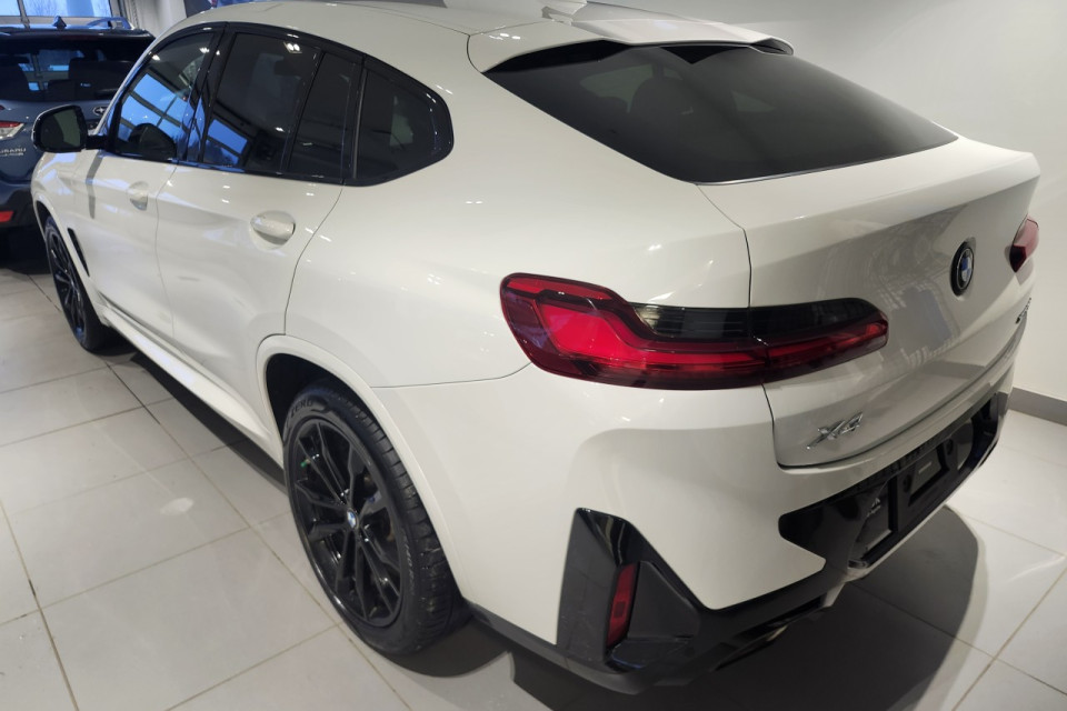 2023 BMW X4 - Image 3