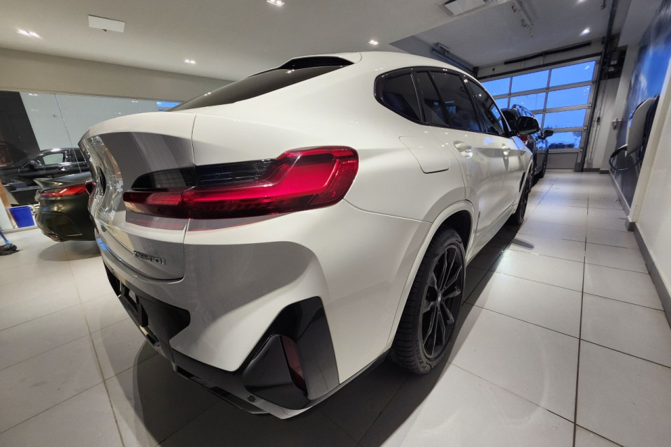 2023 BMW X4 - Image 8