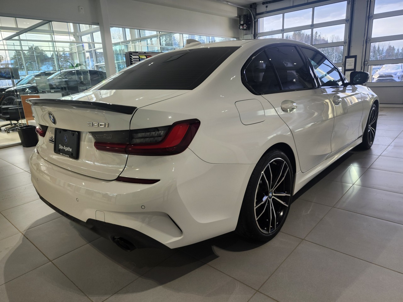 2022 BMW 3 series - Image 8