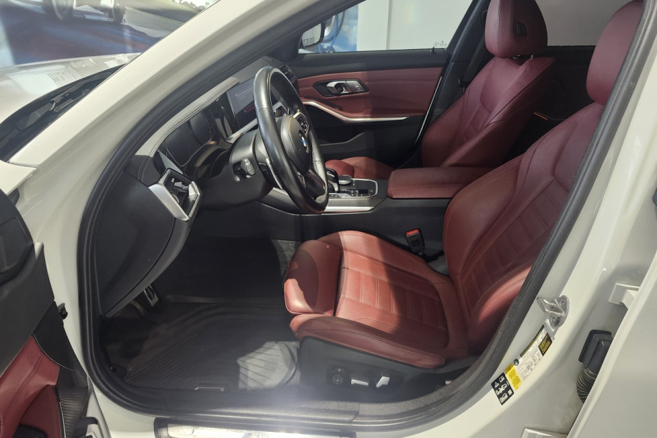 2022 BMW 3 series - Image 12