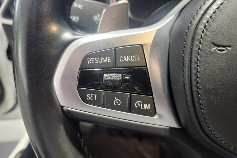 2022 BMW 3 series - Image 16