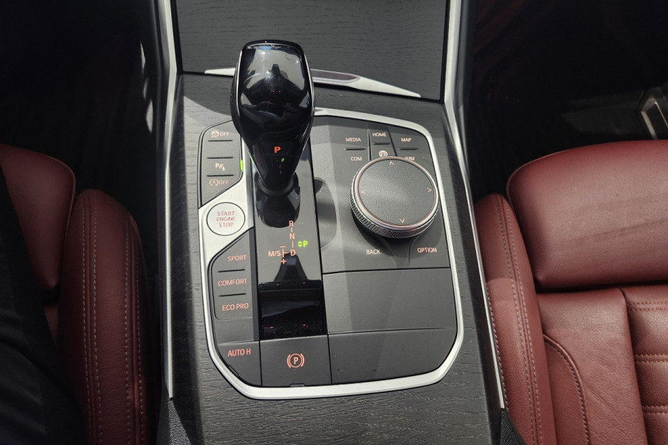 2022 BMW 3 series - Image 21