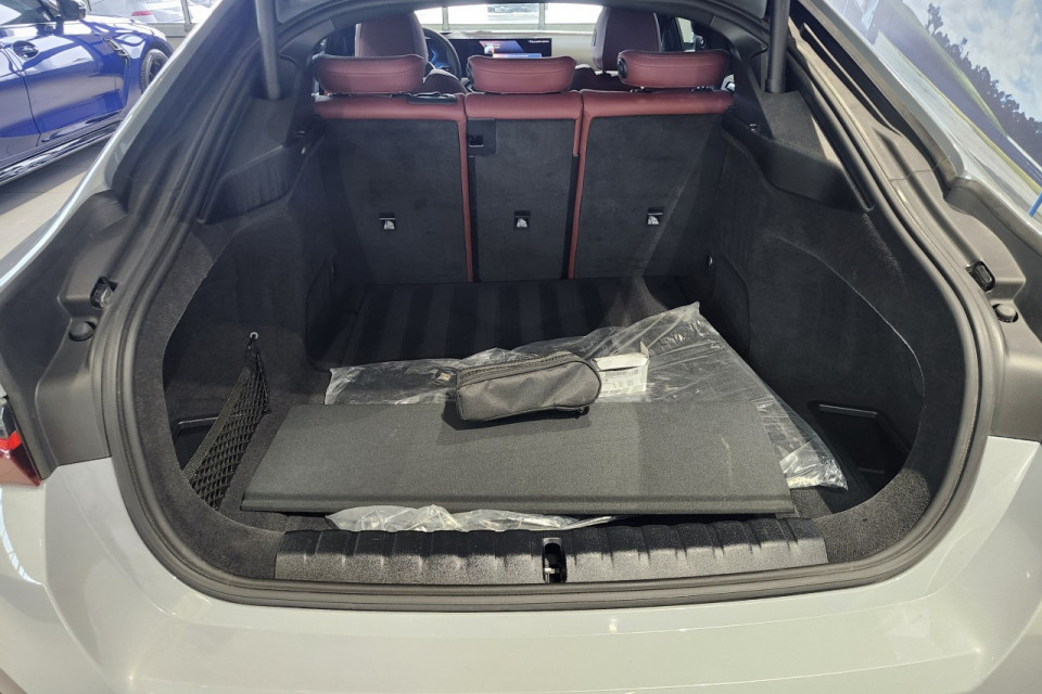 2024 BMW i4 - Image 6