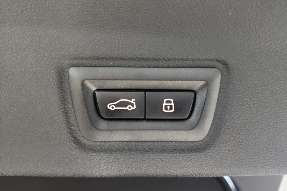 2024 BMW i4 - Image 8