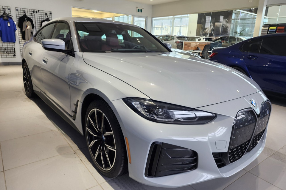 2024 BMW i4 - Image 9