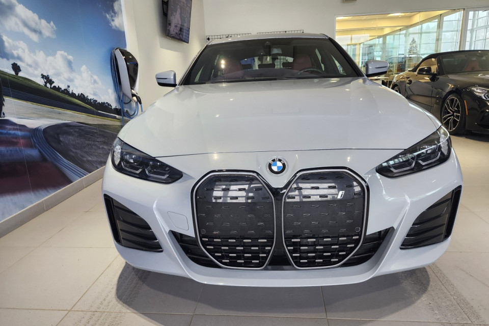 2024 BMW i4 - Image 10