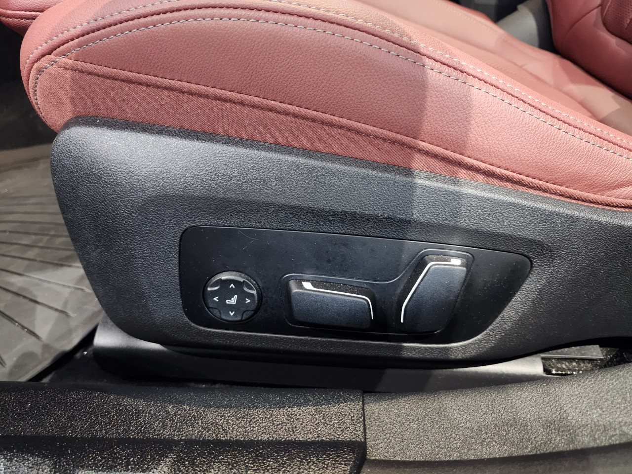 2024 BMW i4 - Image 14