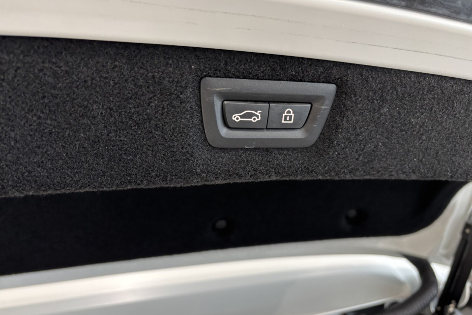 2023 BMW M8 - Image 7