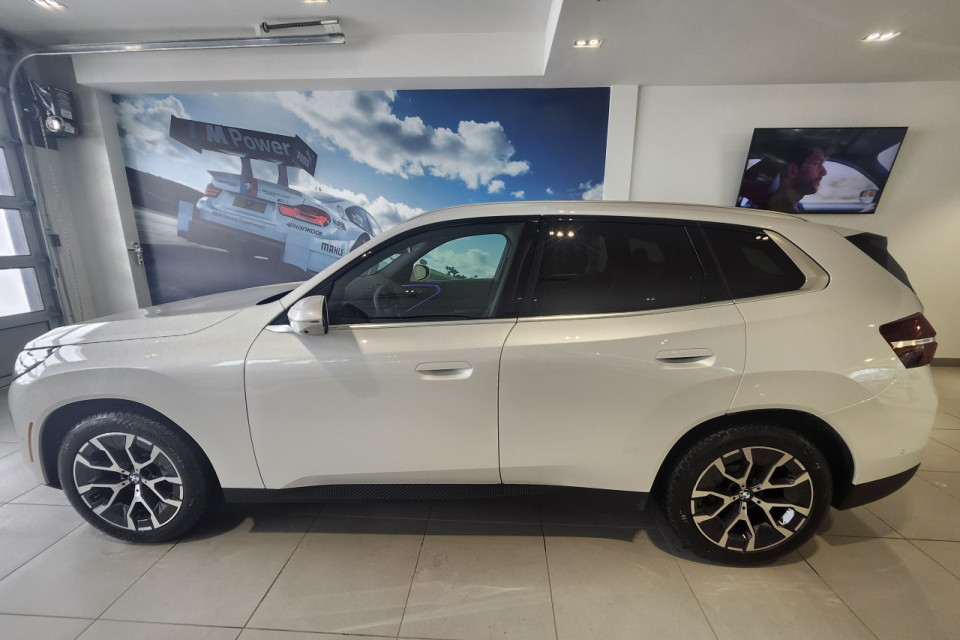 2025 BMW X3 - Image 2
