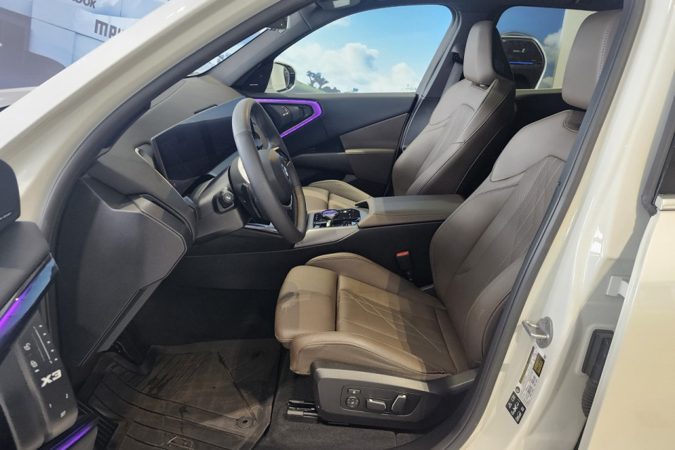 2025 BMW X3 - Image 12