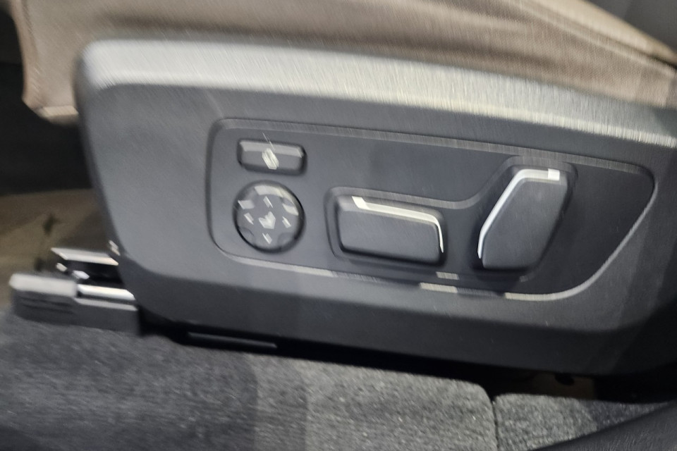 2025 BMW X3 - Image 13