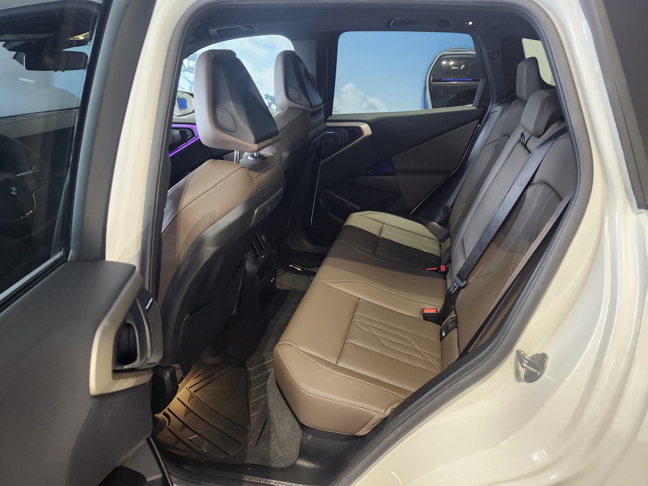 2025 BMW X3 - Image 14