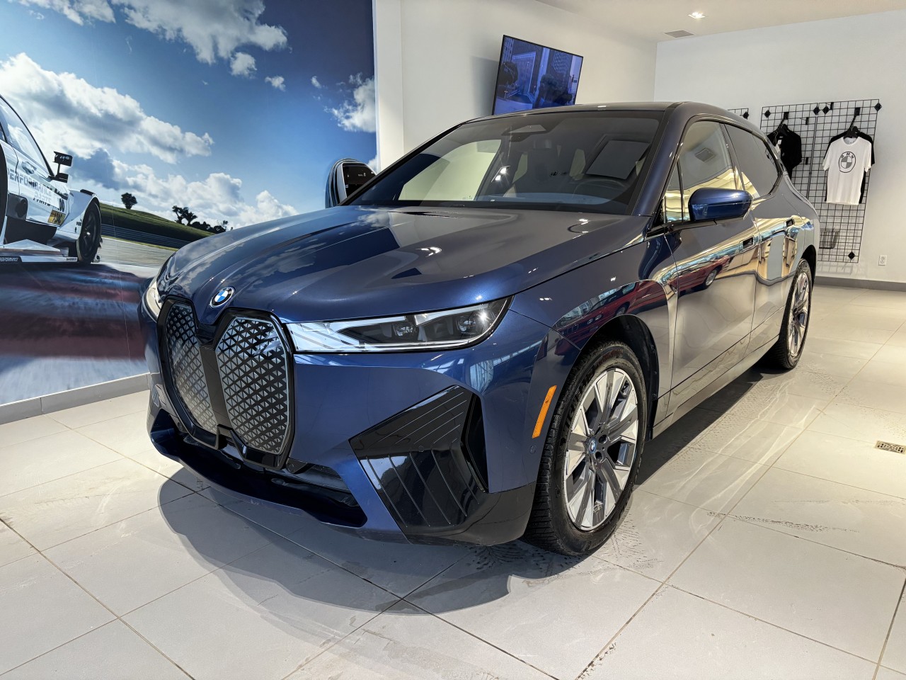 2023 BMW iX - Image 1