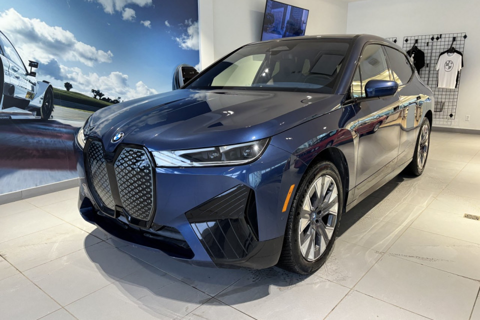 2023 BMW iX - Image 1