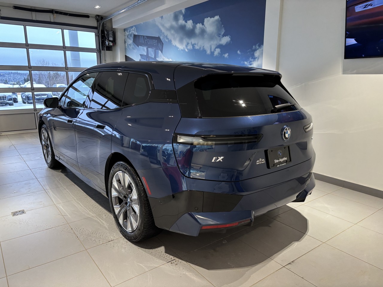 2023 BMW iX - Image 4