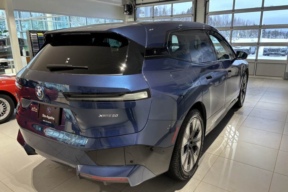 2023 BMW iX - Image 8