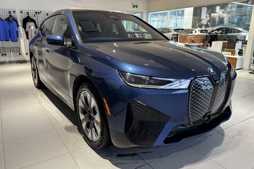 2023 BMW iX - Image 9