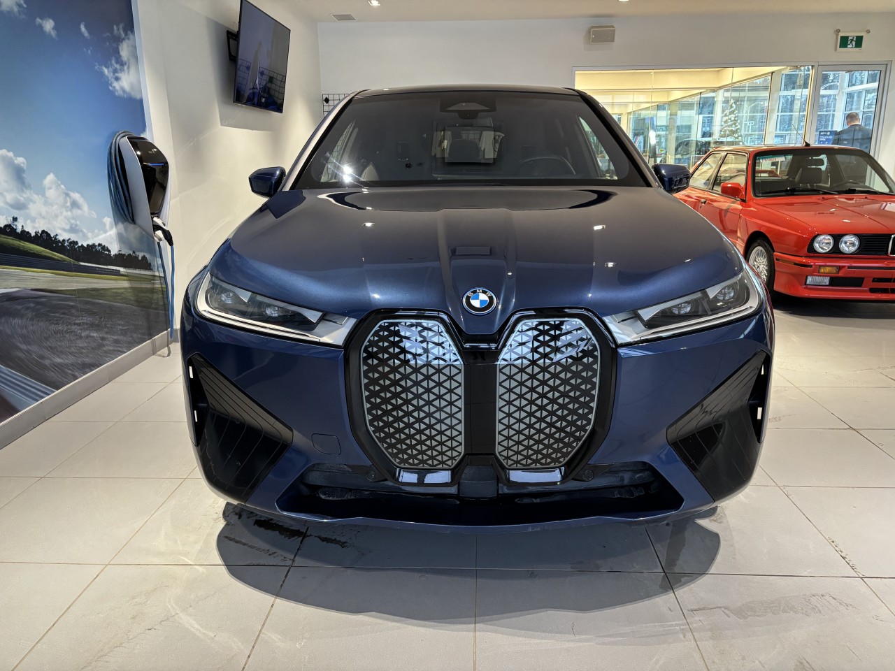 2023 BMW iX - Image 10