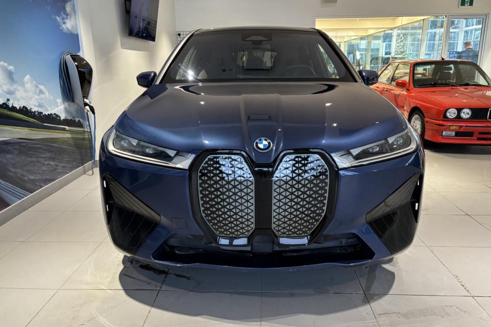 2023 BMW iX - Image 10