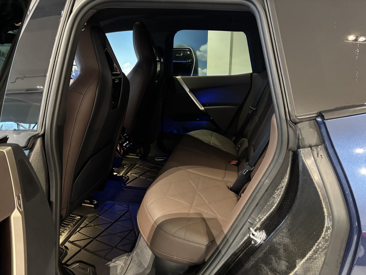 2023 BMW iX - Image 12