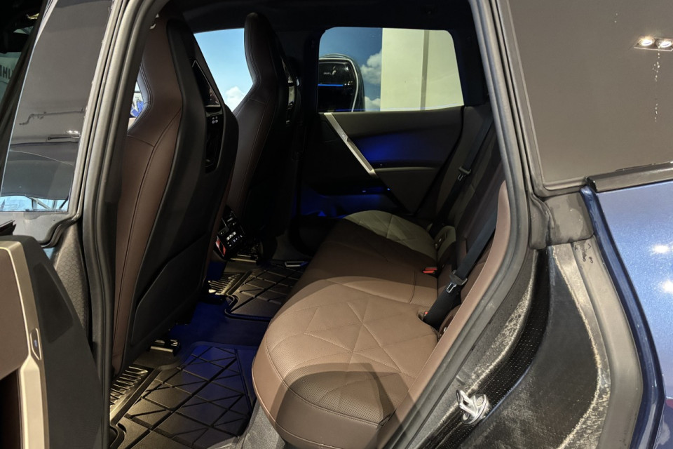2023 BMW iX - Image 12