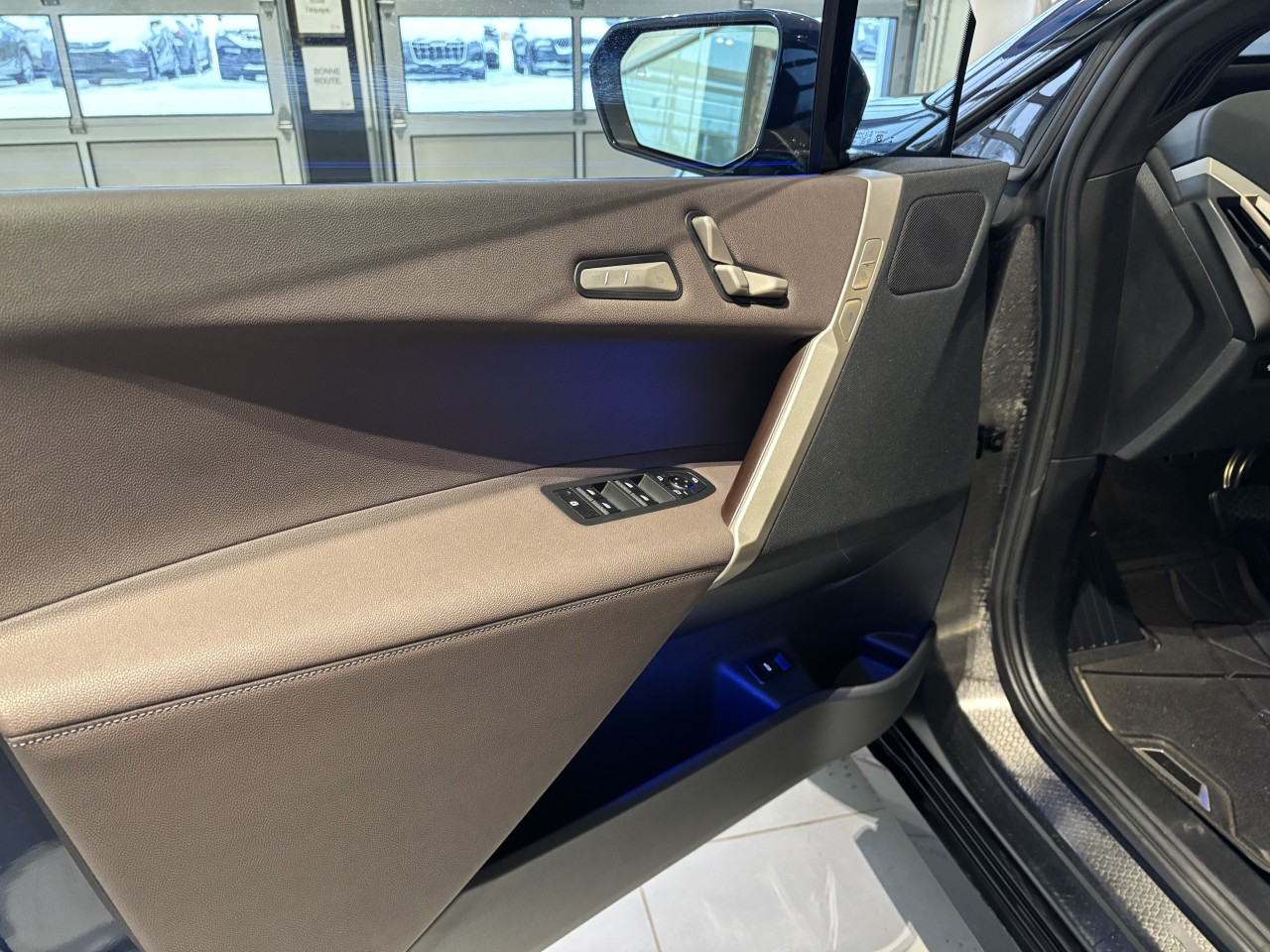 2023 BMW iX - Image 13