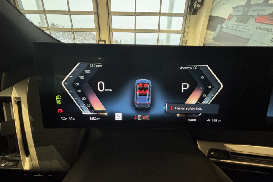 2023 BMW iX - Image 18