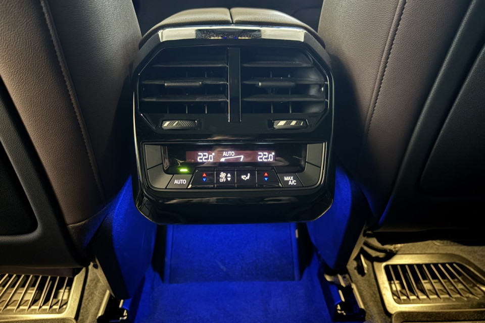 2023 BMW iX - Image 22