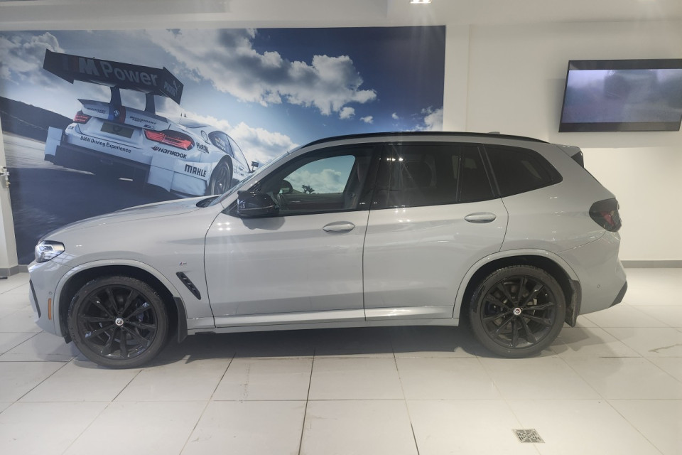 2023 BMW X3 - Image 2