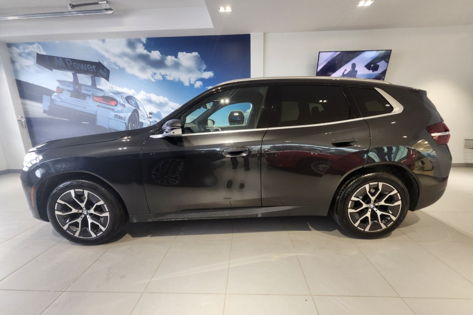2025 BMW X3 - Image 2