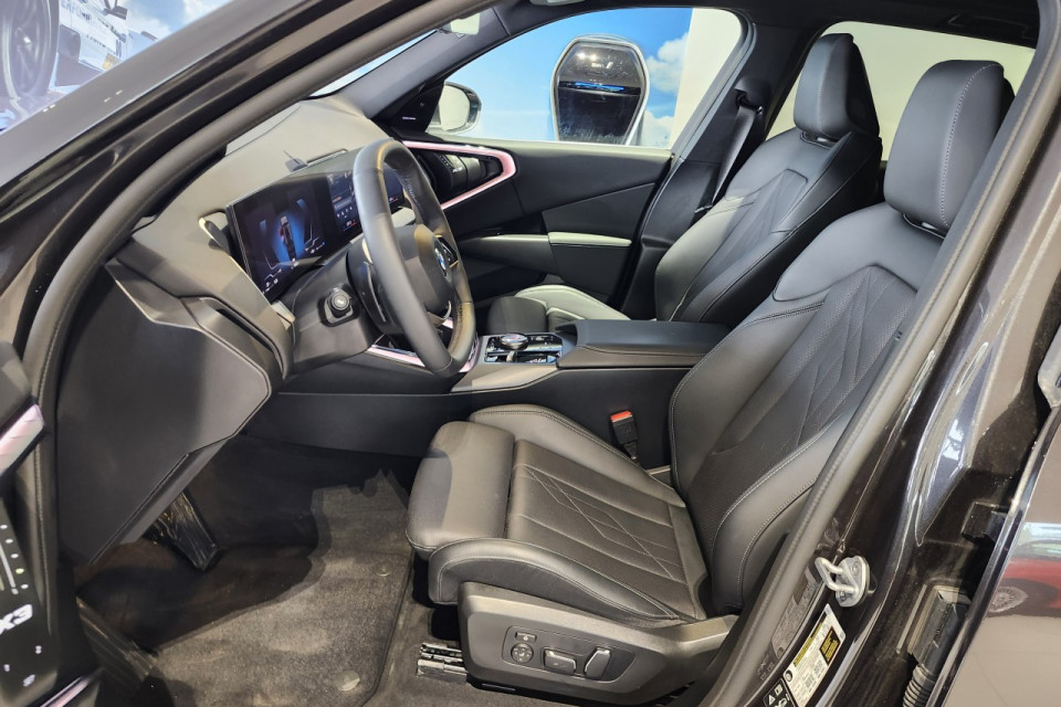 2025 BMW X3 - Image 12