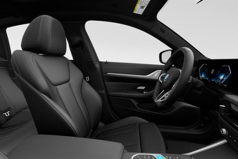 2025 BMW i4 - Image 4