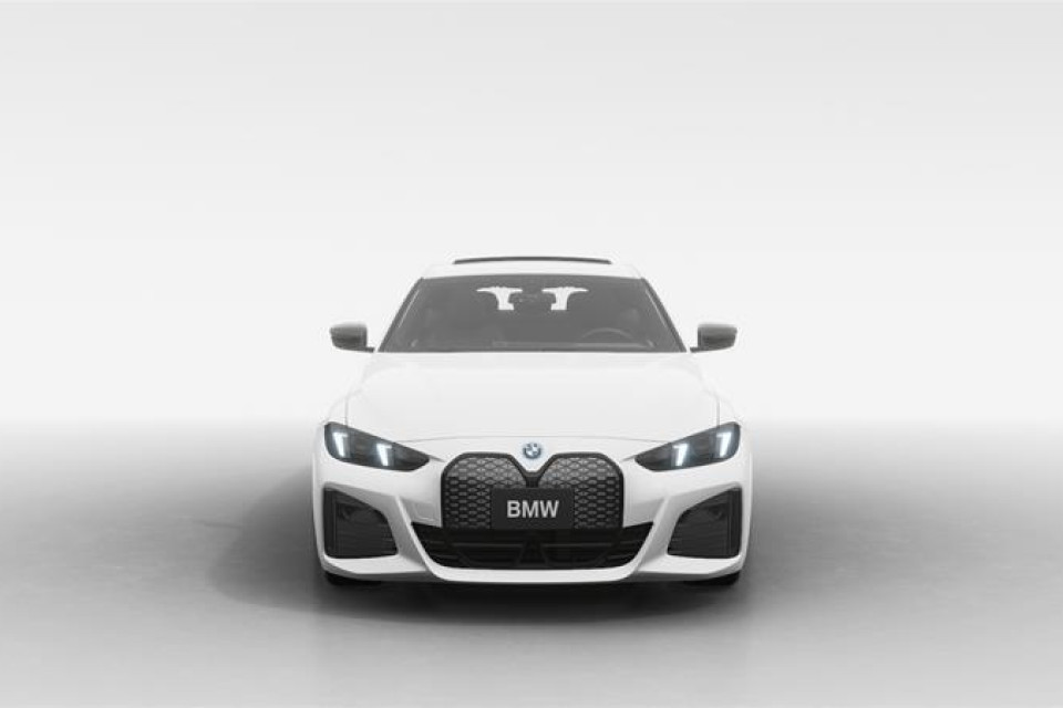 2025 BMW i4 - Image 7